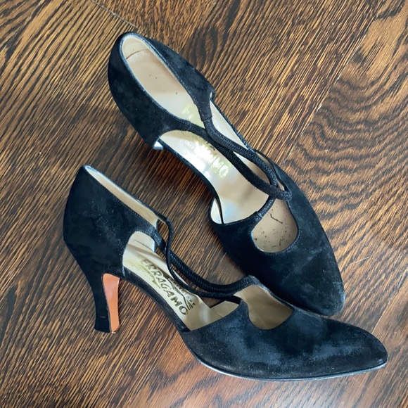 Vintage Ferragamo suede heels black made in Italy size 7 A 7A one heel tap - Picture 3 of 3